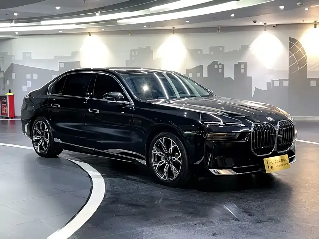 BMW 7 Series — фото 10