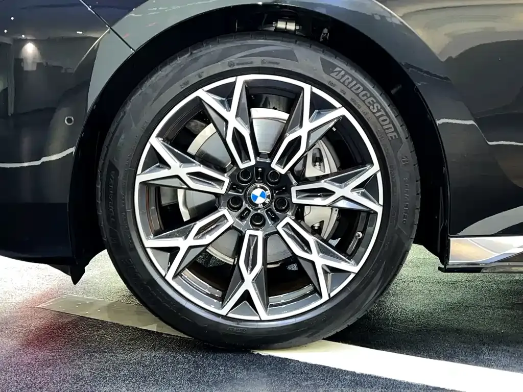 BMW 7 Series — фото 9