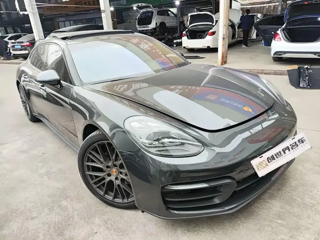 Porsche Panamera — фото 1