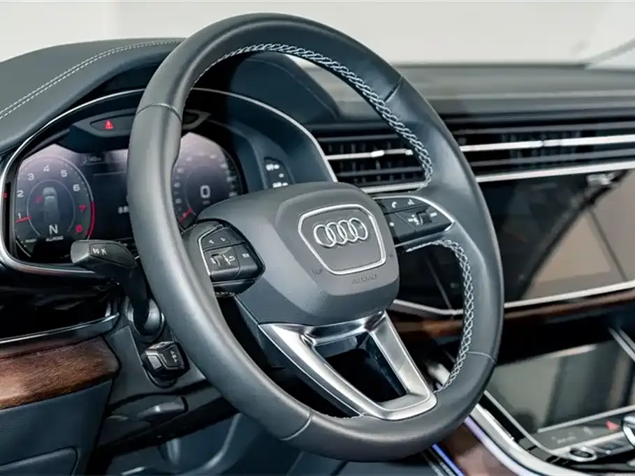 Audi Q7 — фото 10