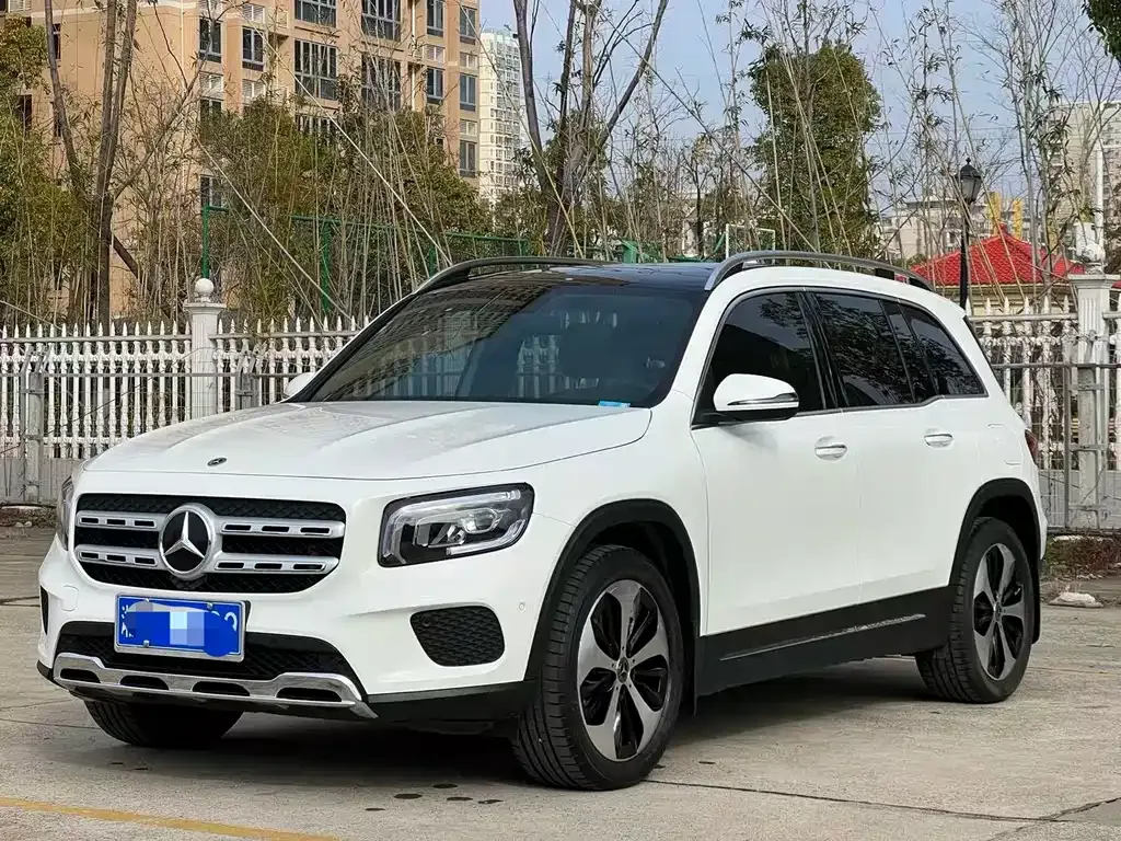 Mercedes-Benz GLB — фото 1