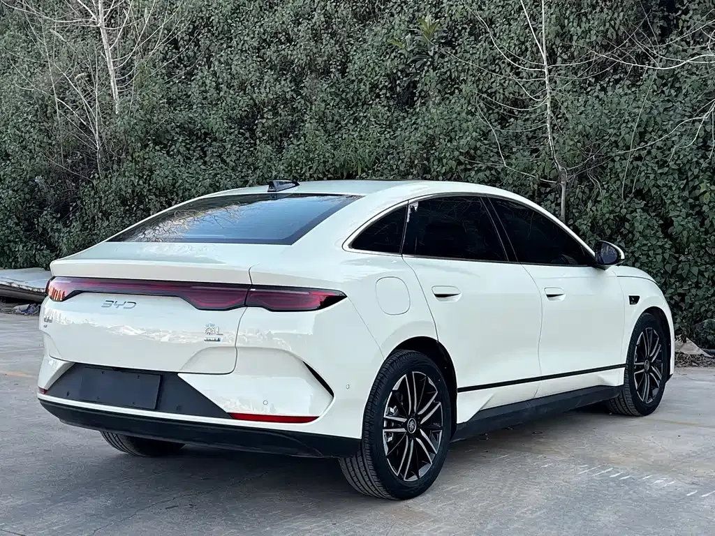 BYD Qin L — фото 8