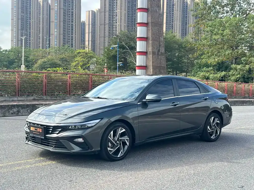 Hyundai Elantra — фото 10