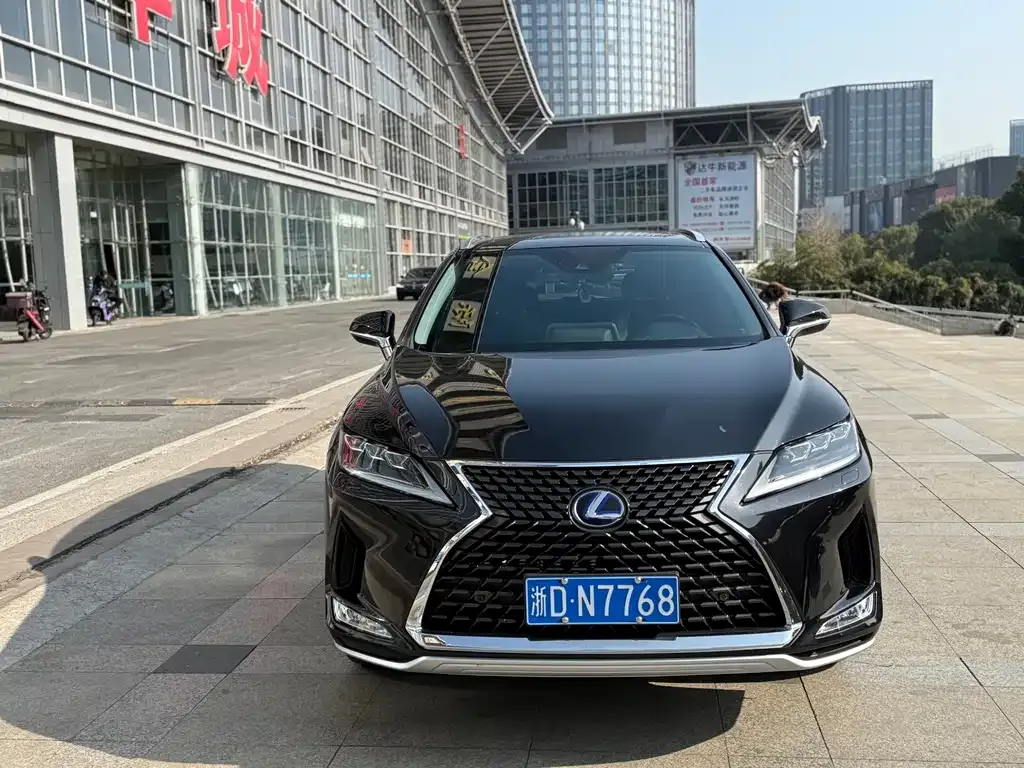 Lexus RX — фото 1