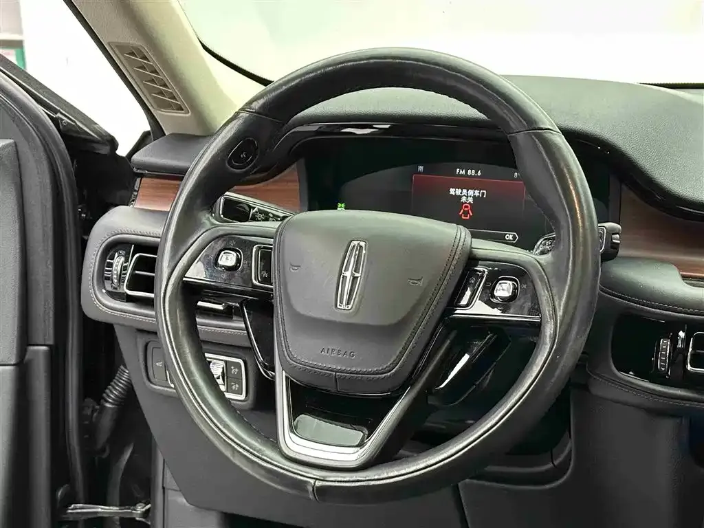 Lincoln Aviator — фото 10
