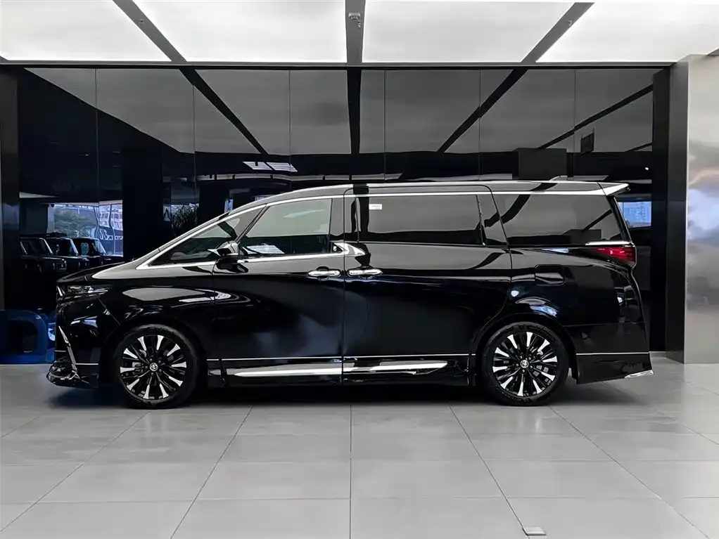 Toyota Alphard — фото 4