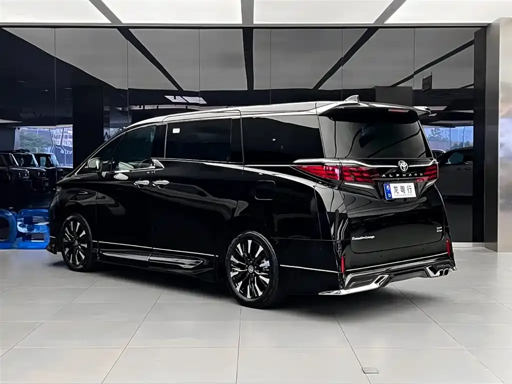 Toyota Alphard — фото 6