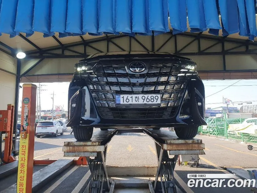 Toyota Alphard — фото 4