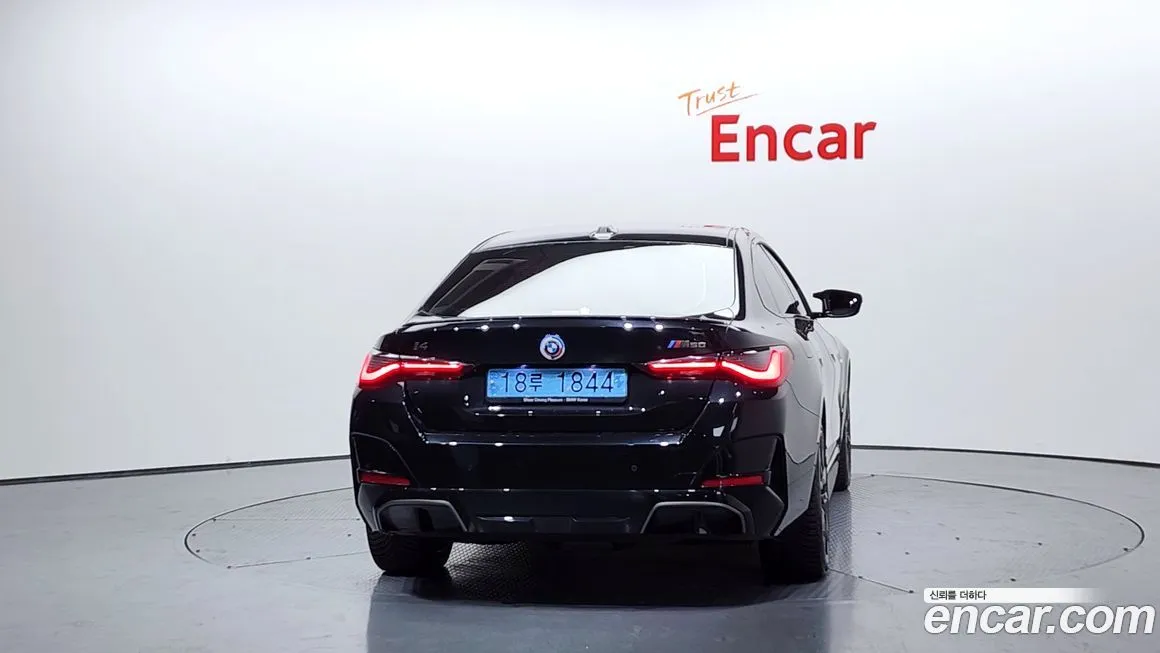 BMW i4 — фото 6