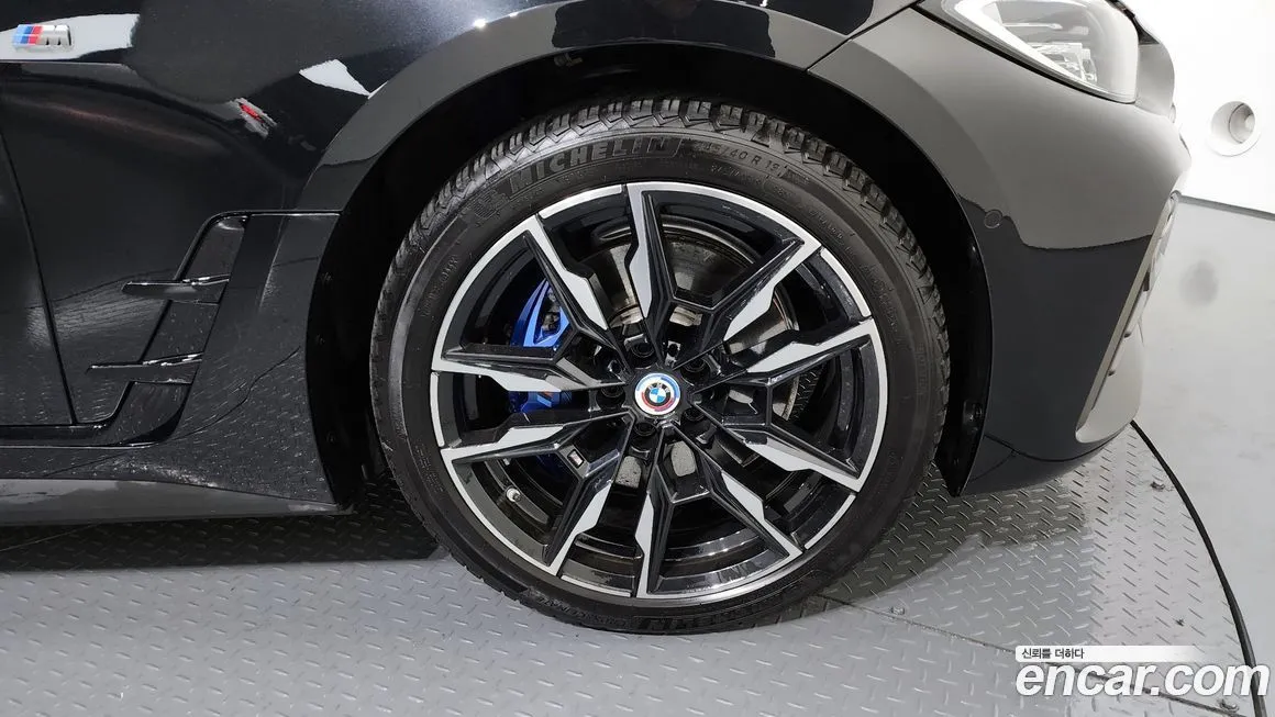 BMW i4 — фото 9
