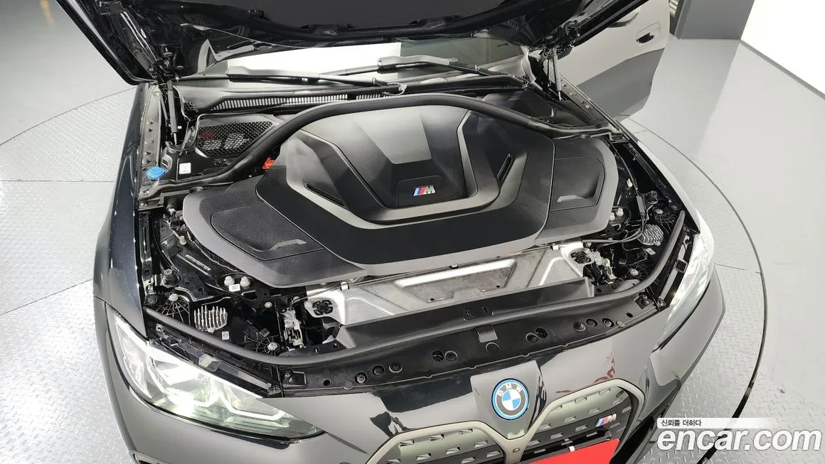 BMW i4 — фото 7