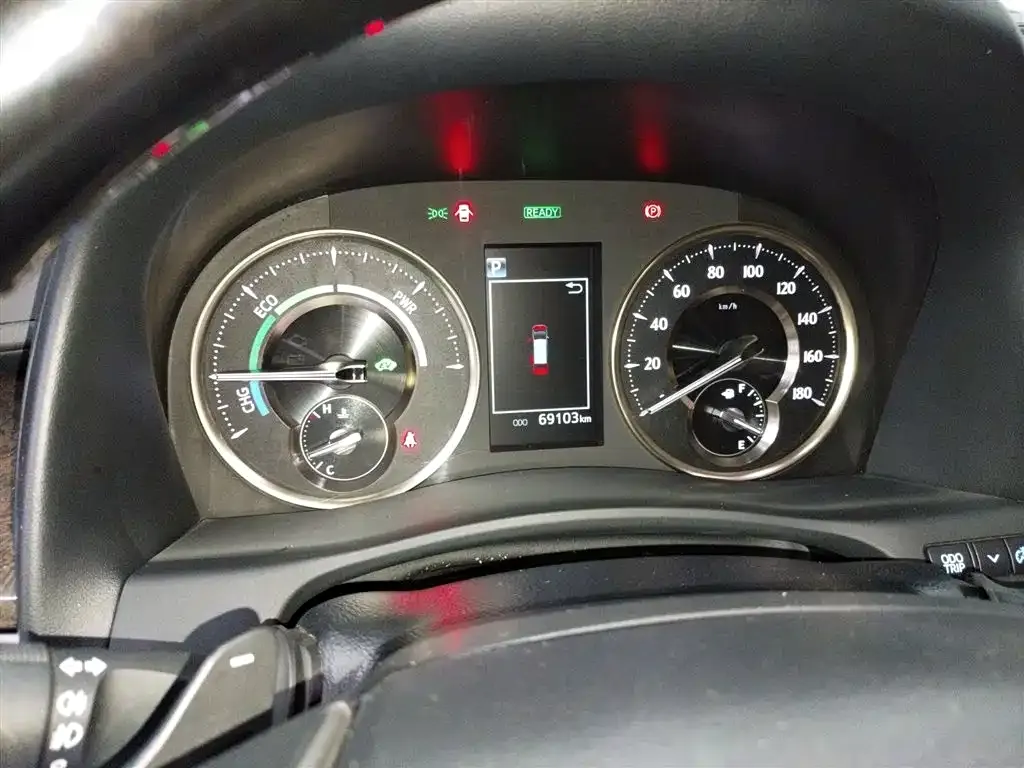 Toyota Alphard — фото 6