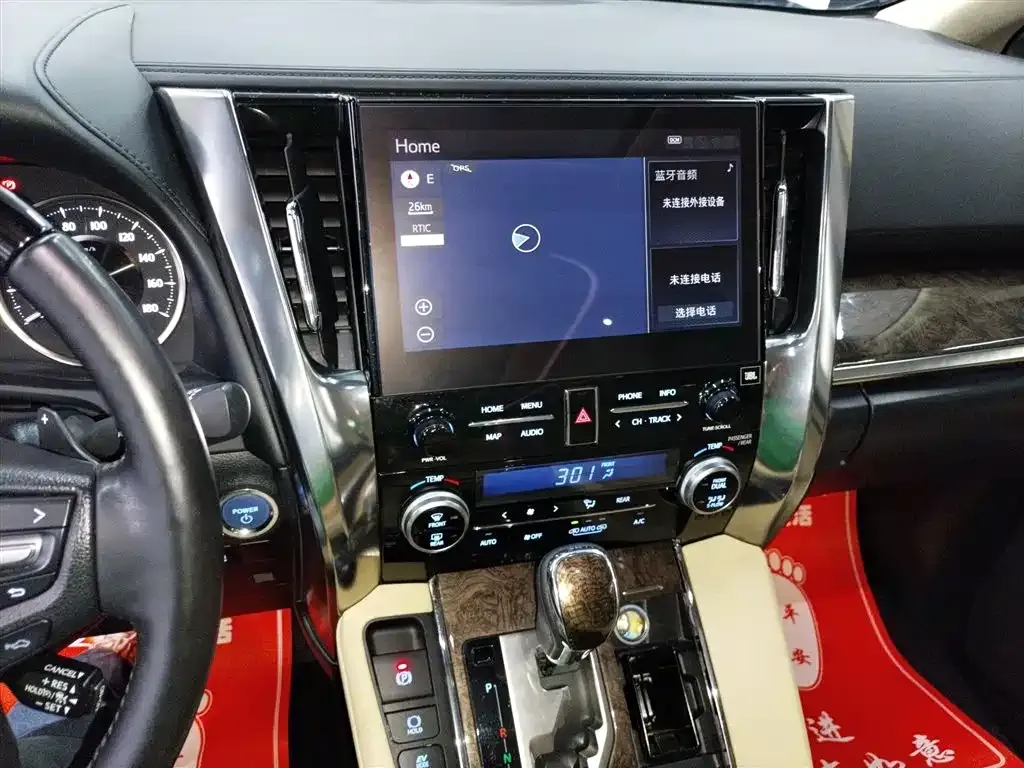 Toyota Alphard — фото 10