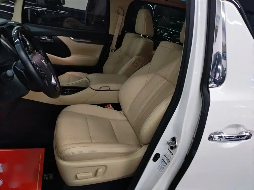Toyota Alphard — фото 3