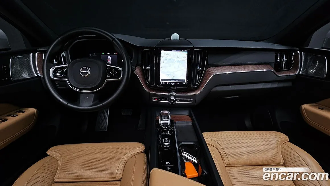 Volvo XC60 — фото 7