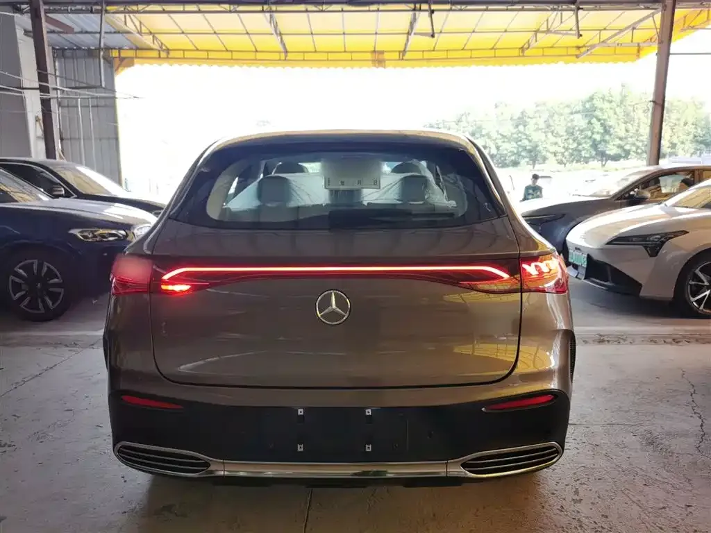 Mercedes-Benz EQE SUV — фото 9
