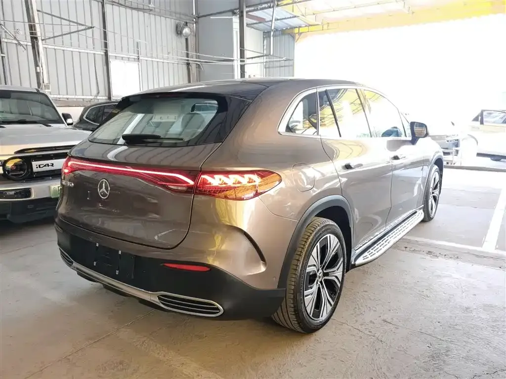 Mercedes-Benz EQE SUV — фото 10