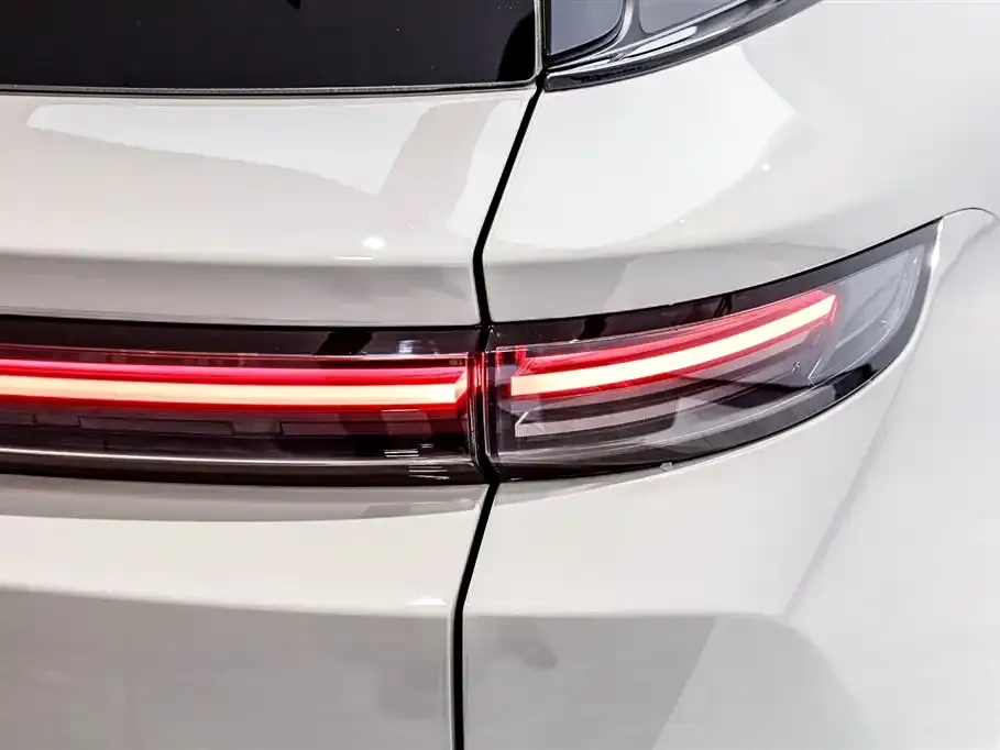 Li Auto i8 — фото 2