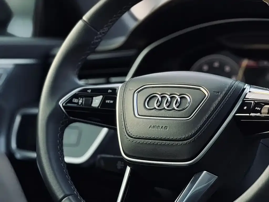 Audi A6L — фото 5