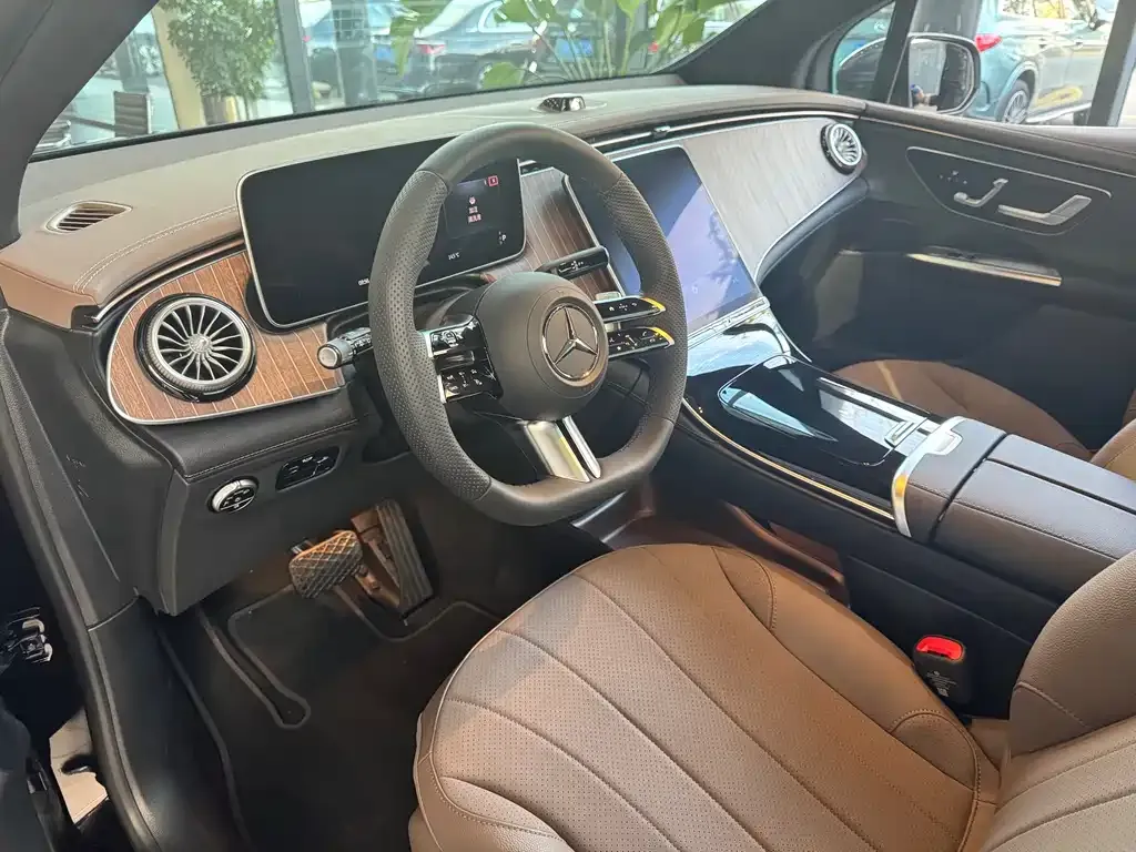 Mercedes-Benz EQE SUV — фото 10