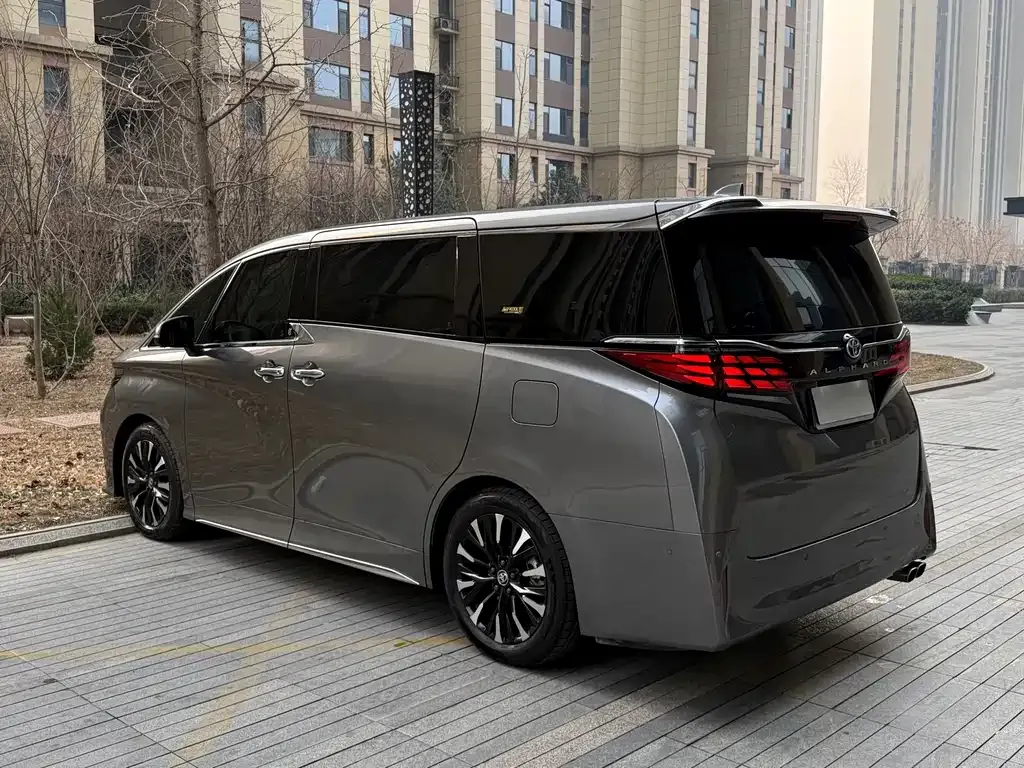 Toyota Alphard — фото 8