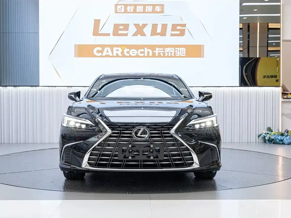 Lexus ES — фото 1