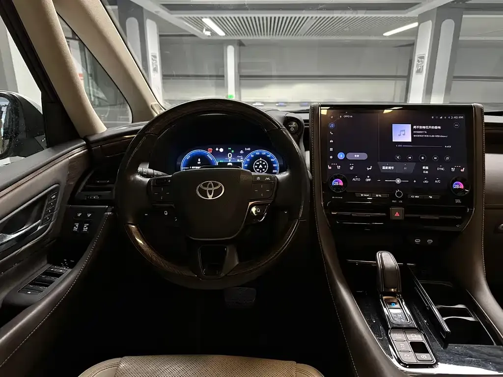 Toyota Alphard — фото 5