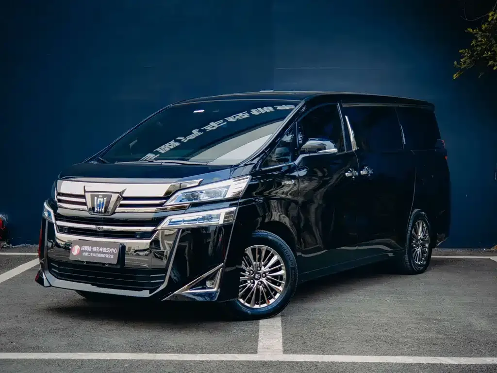 Toyota Vellfire — фото 1