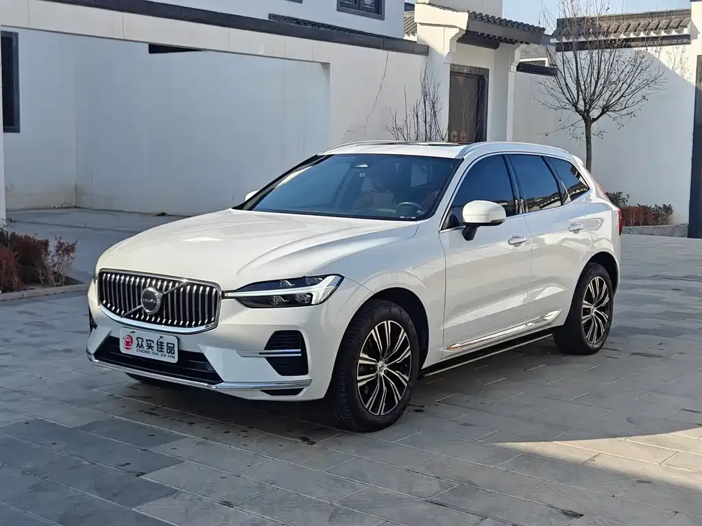 Volvo XC60 — фото 1