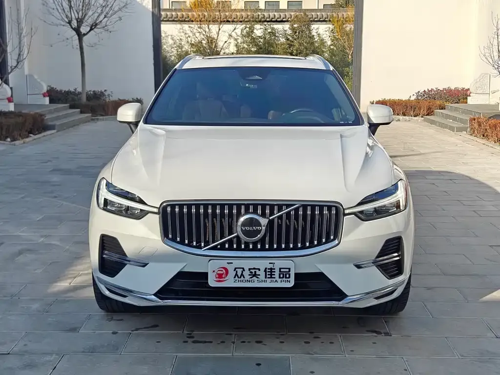Volvo XC60 — фото 8