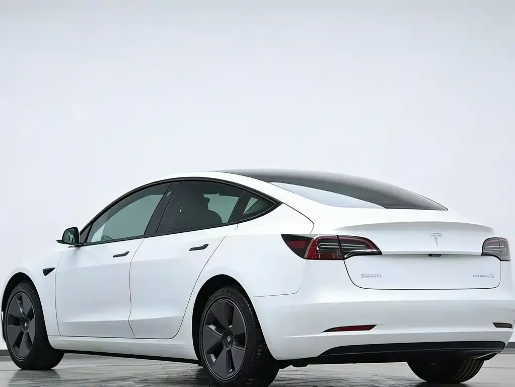 Tesla Model 3 — фото 3