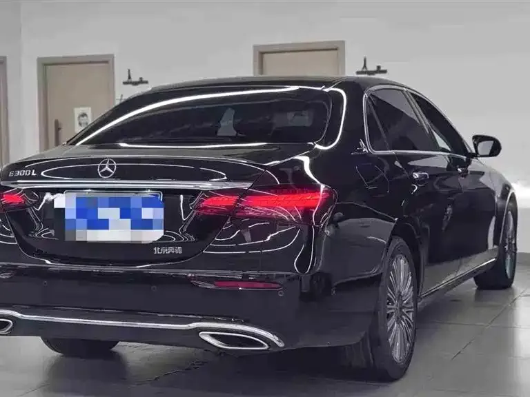 Mercedes-Benz E-Class — фото 4