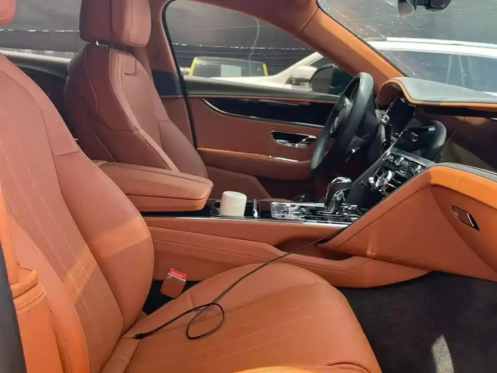 Bentley Flying Spur — фото 4