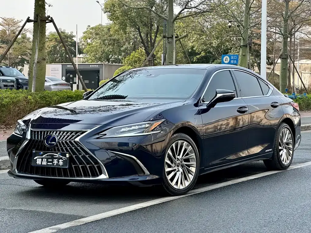 Lexus ES — фото 1
