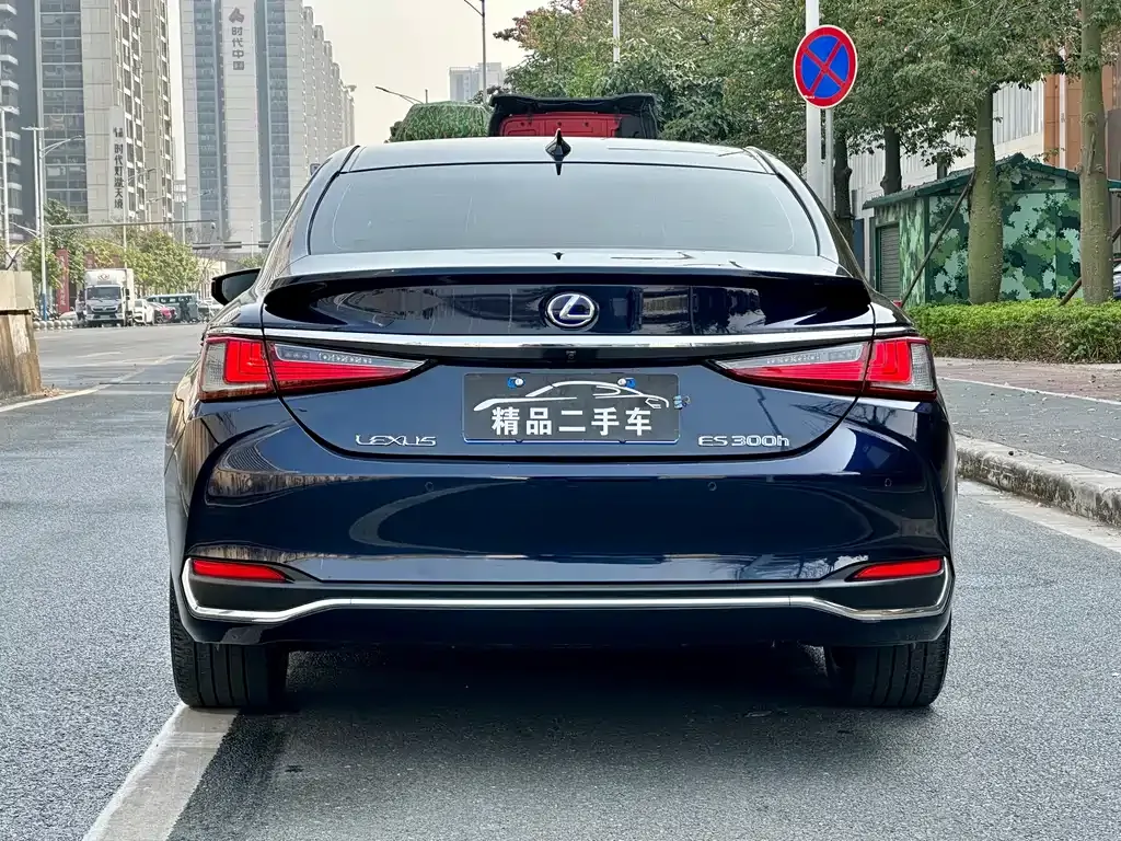Lexus ES — фото 10