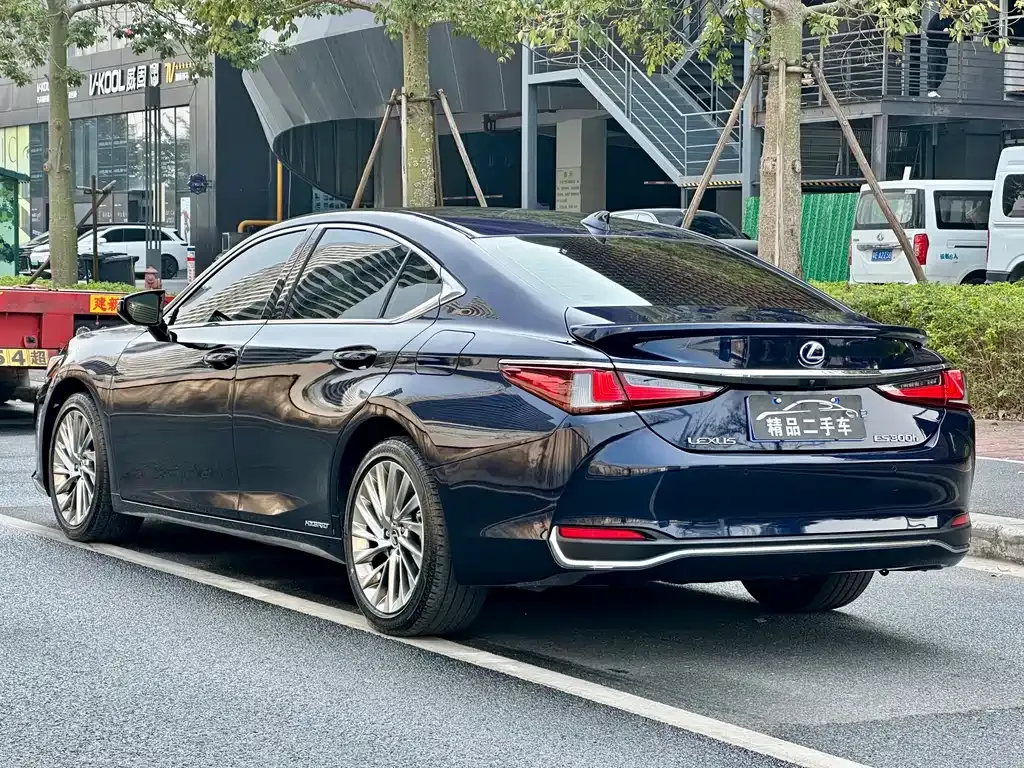 Lexus ES — фото 9