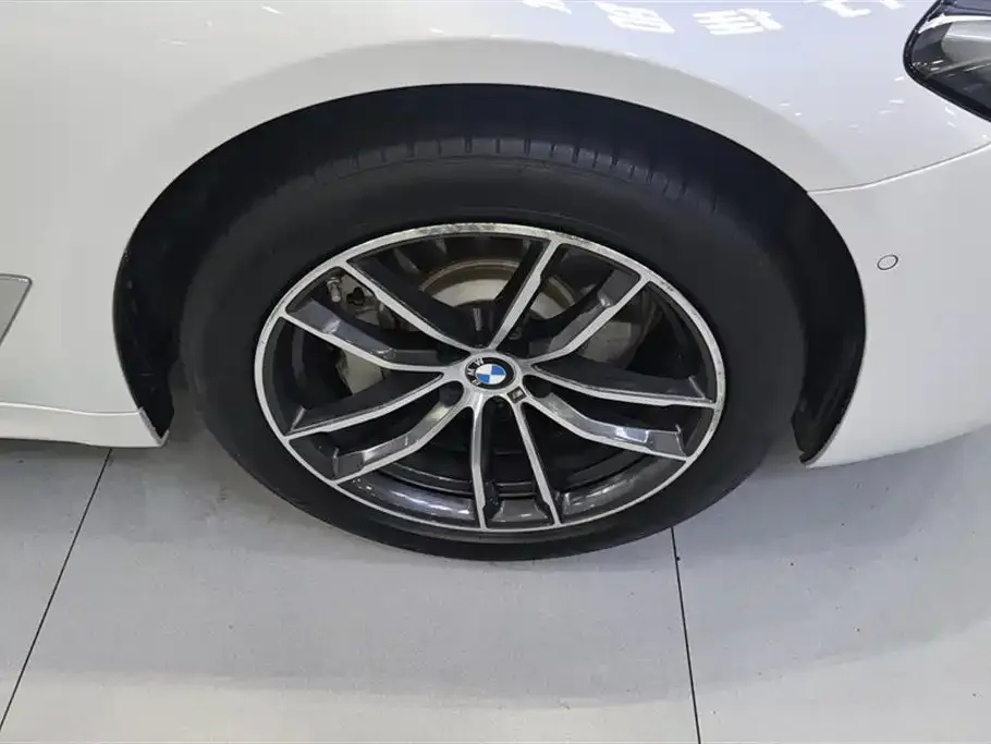 BMW 5 Series New Energy — фото 3