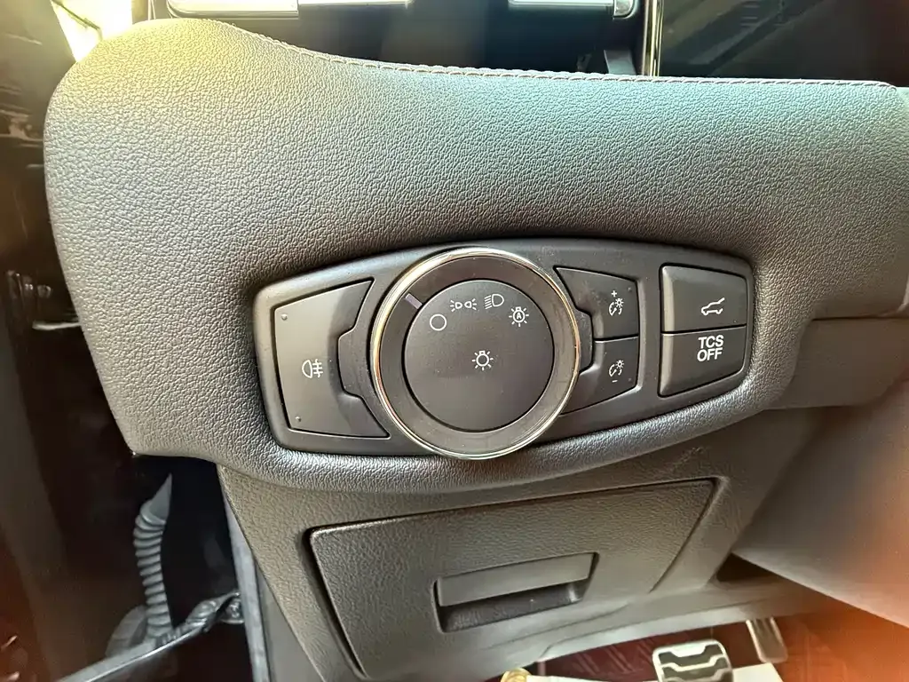 Ford Edge — фото 9
