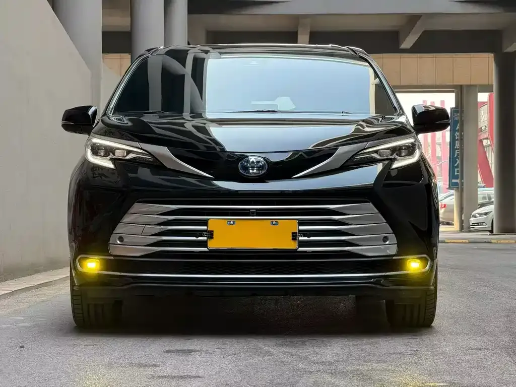 Toyota Sienna — фото 3