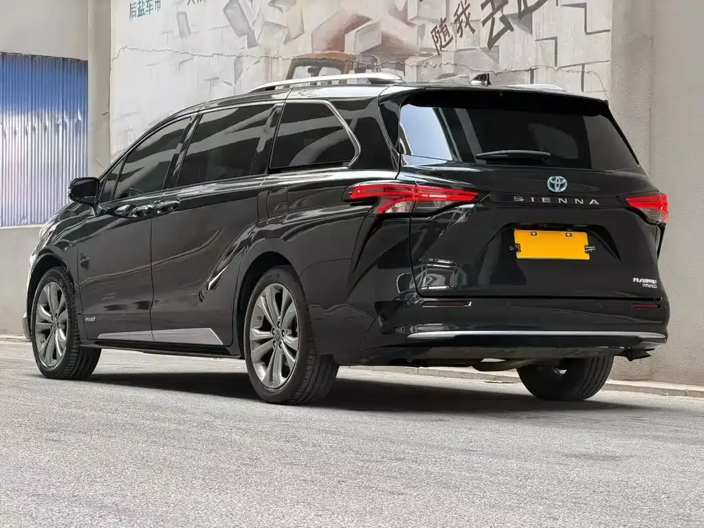 Toyota Sienna — фото 8