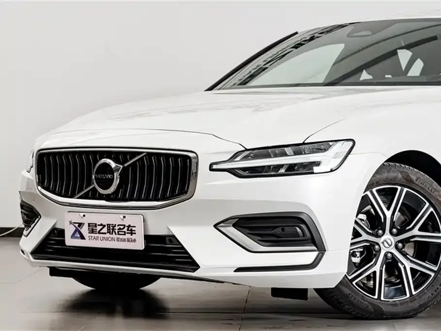 Volvo S60 — фото 4