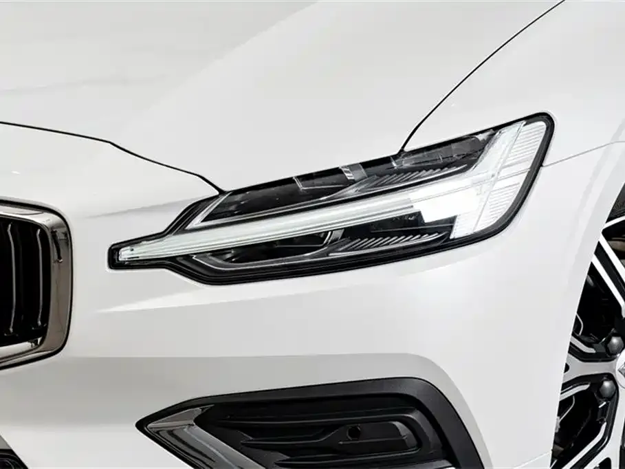 Volvo S60 — фото 5