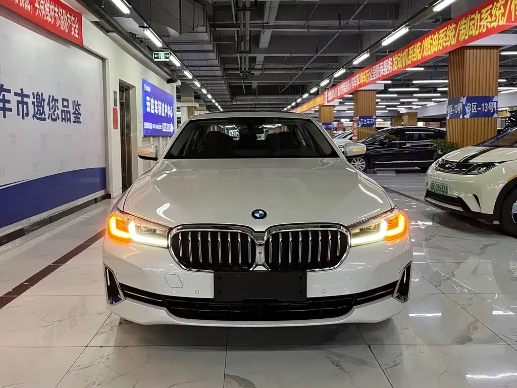 BMW 5 Series — фото 1