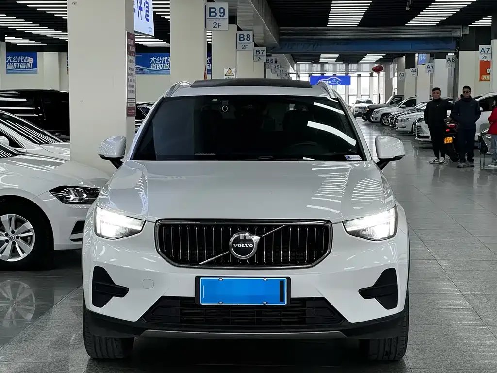 Volvo XC40 — фото 5