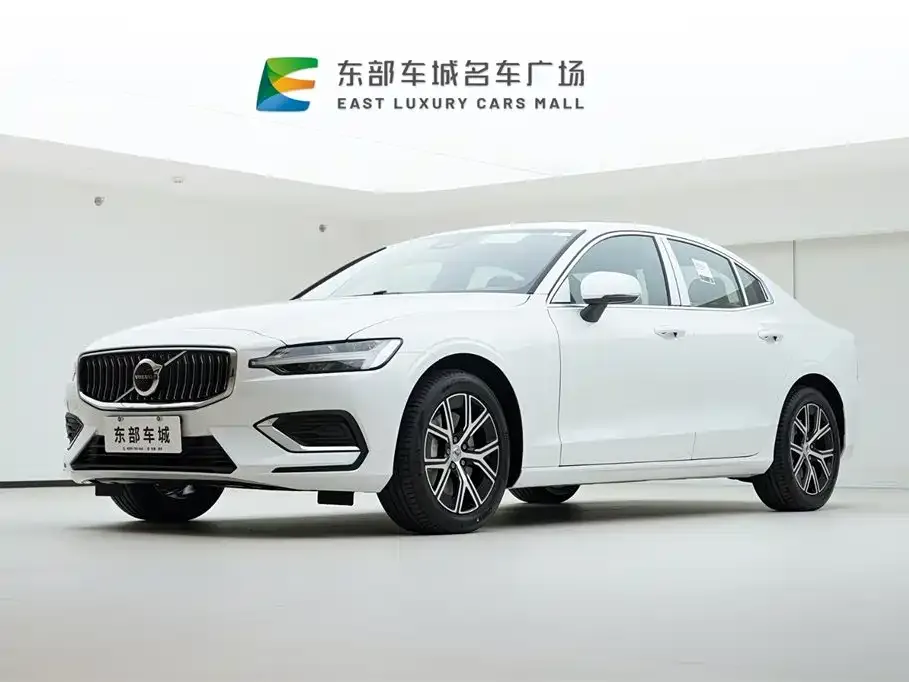 Volvo S60 — фото 1
