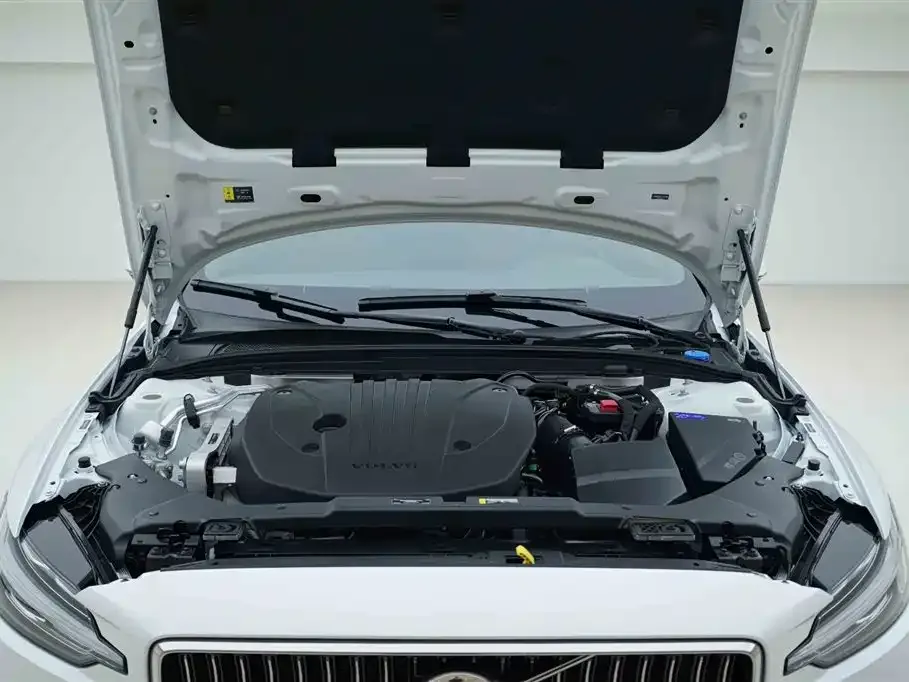 Volvo S60 — фото 10