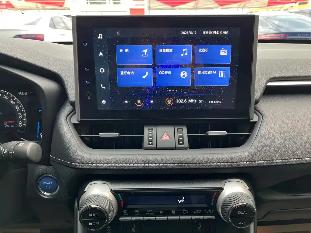 Toyota RAV4 — фото 4