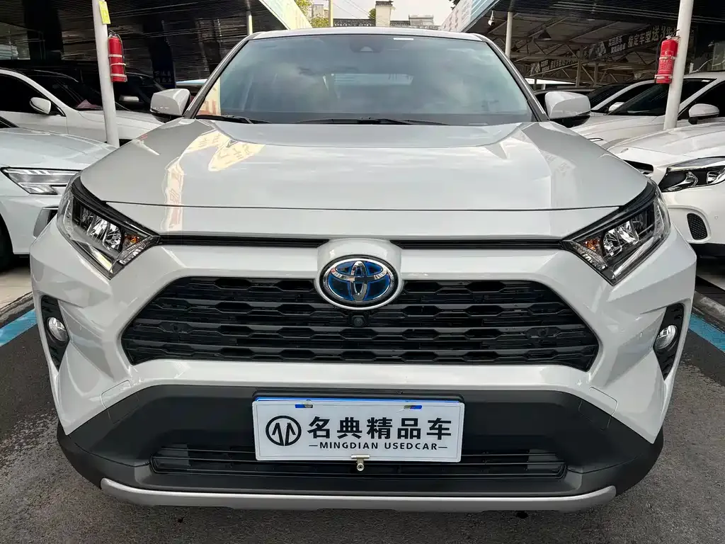 Toyota RAV4 — фото 8