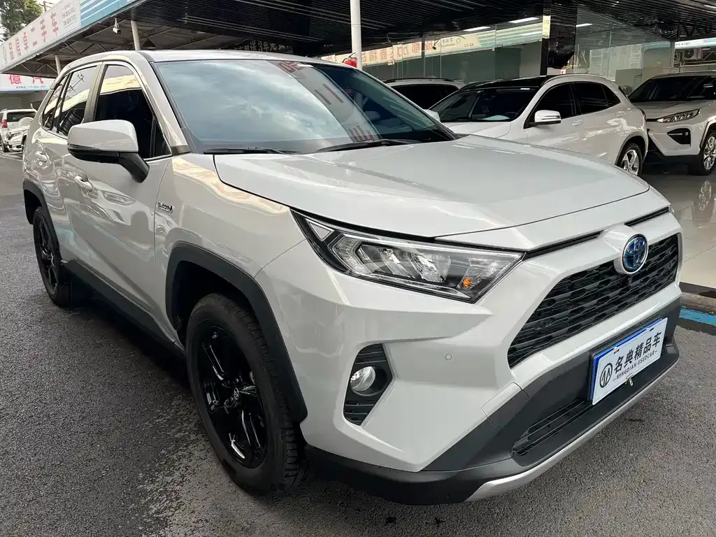 Toyota RAV4 — фото 9