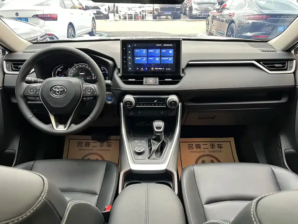 Toyota RAV4 — фото 6